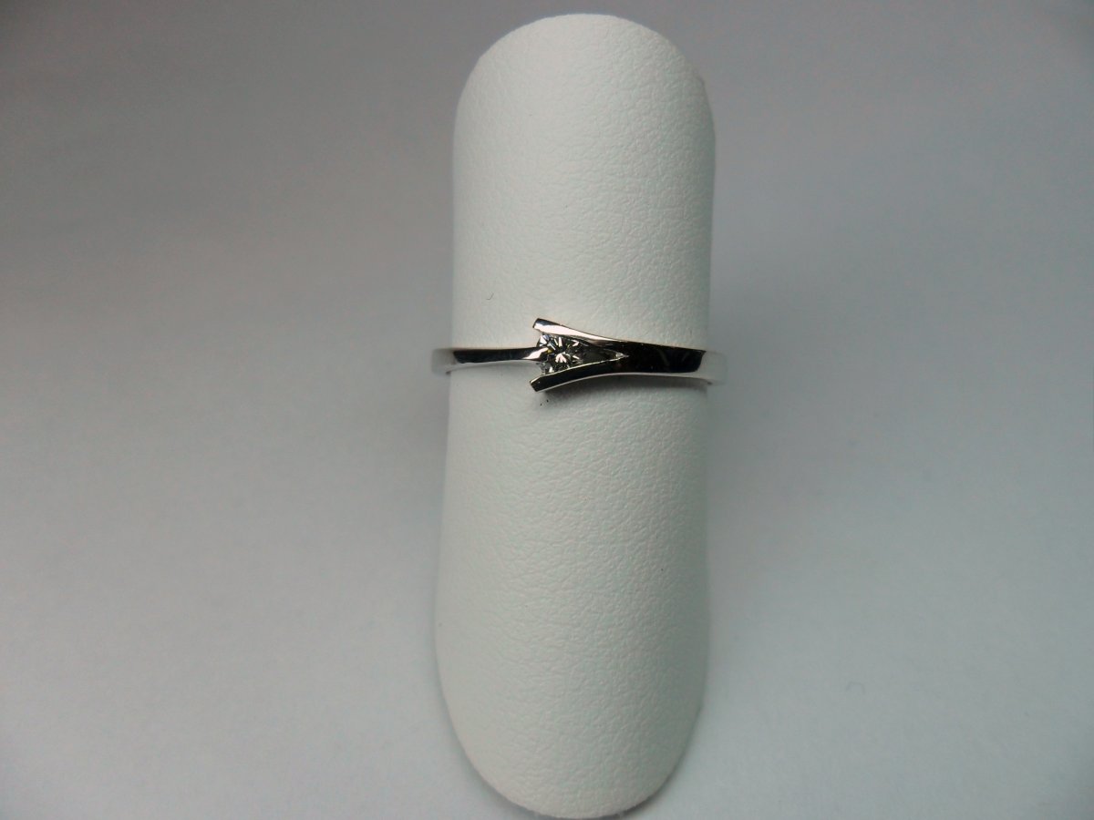 V-Spleet Ring Witgoud 0.08 crt.